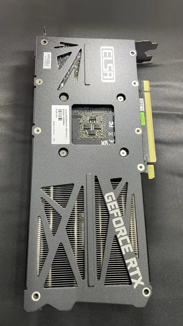 GPUバックプレート（GEFORCE RTX）の写真