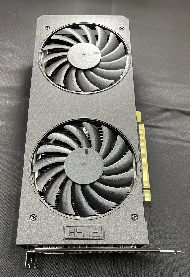 GeForce RTX GPU単体写真（ファン面）